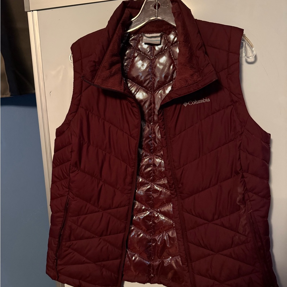 Columbia Women's Deep Red Quilted Vest